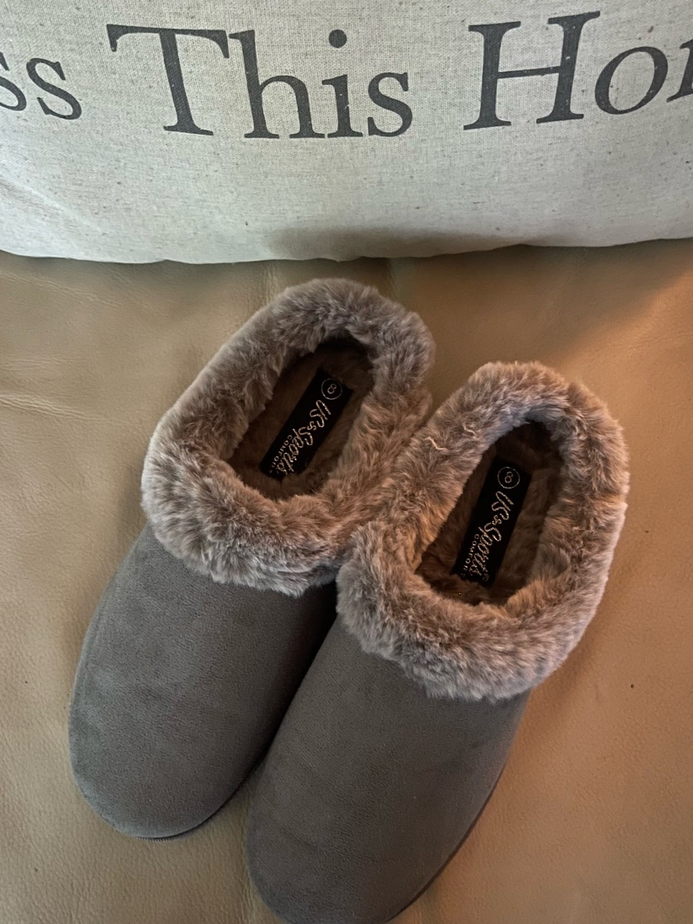 NEW: Faux-Fur Lined Women's Slippers - Sz 8